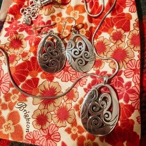 ✨ Brighton Necklace & Earrings ✨